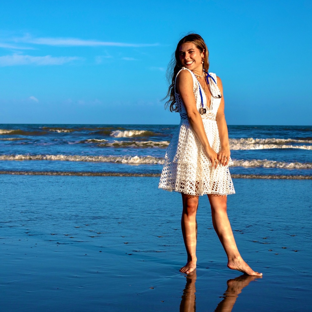 White graduation dress - Picture 7 of 10